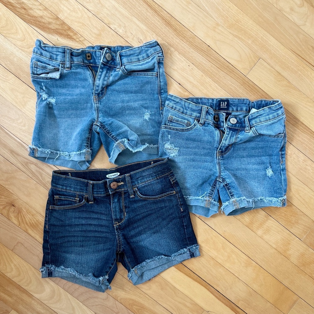 Lot of 3 Gap & Old Navy Stretch Midi Shorts - Size 8